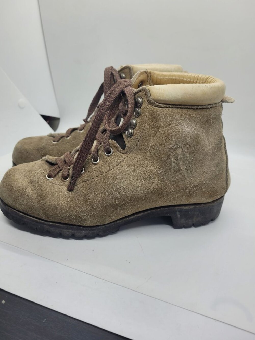 VTG Vasque Hiking Boots 5.5 Made In Italy Suede Leather Vibram Sole Outdoor - Picture 9 of 10